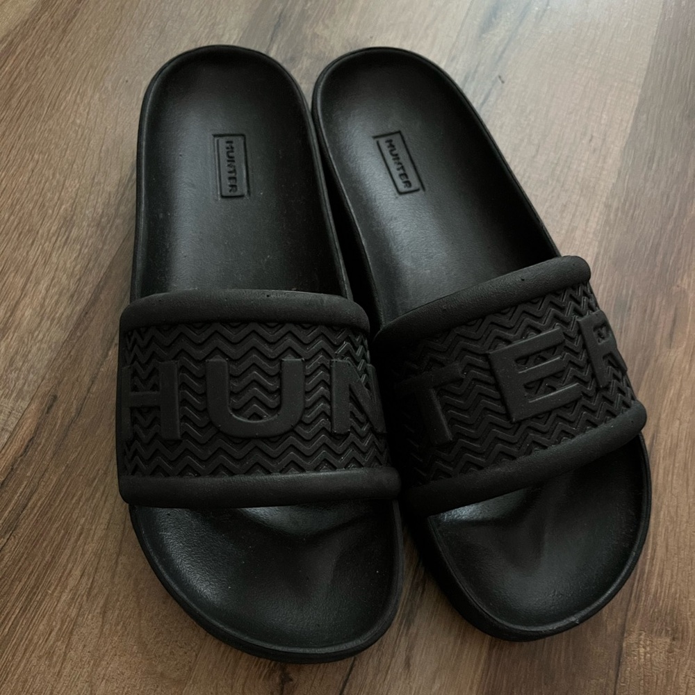 Hunter Embossed Black Slides